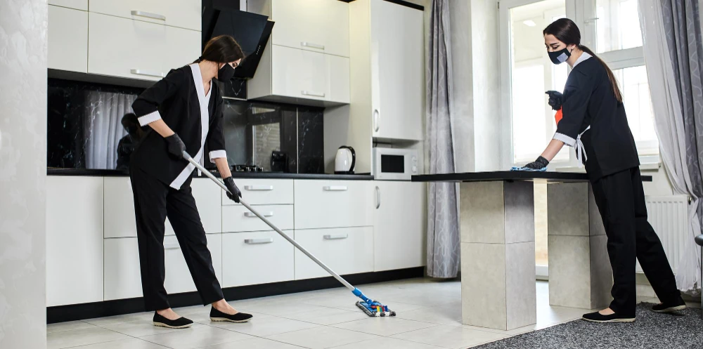 Deep cleaning services in Toronto - Services Pro specialists detail-cleaning a Toronto condo kitchen
