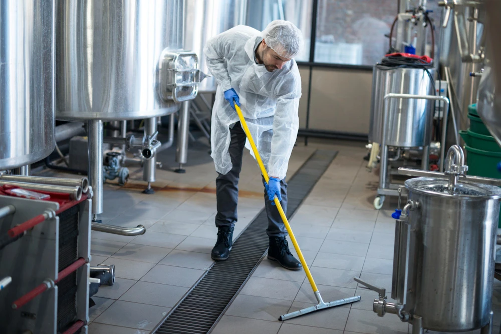 Commercial janitorial services in Edmonton - Services Pro janitor maintaining an Edmonton facility floor